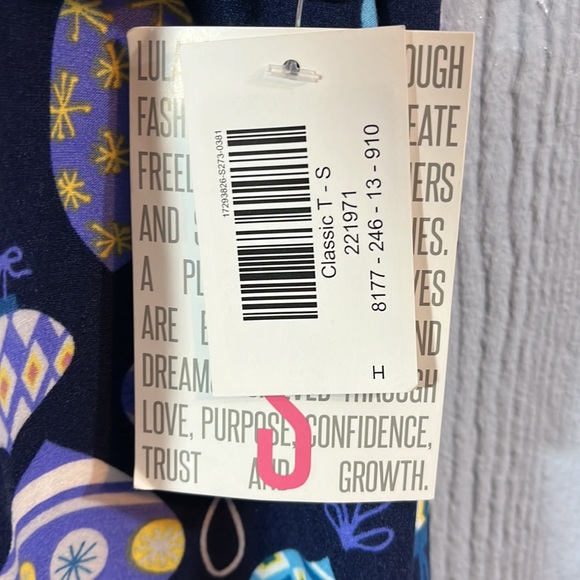 Lularoe classic tee size small - Picture 2 of 5